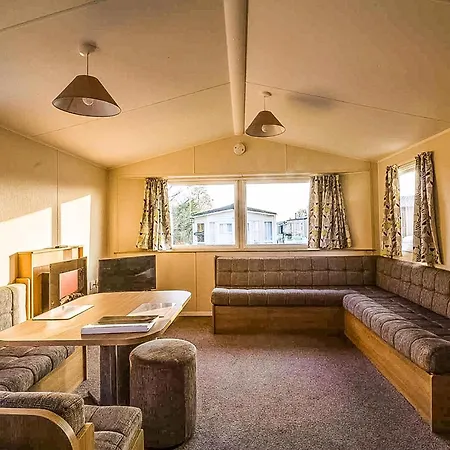 Caravan With Decking At Highfield Grange In Essex Ref 26452Ba Clacton-on-Sea Exterior photo