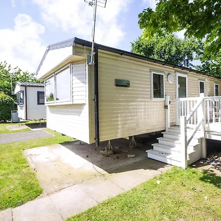 Caravan With Decking At Highfield Grange In Essex Ref 26452Ba Clacton-on-Sea Exterior photo