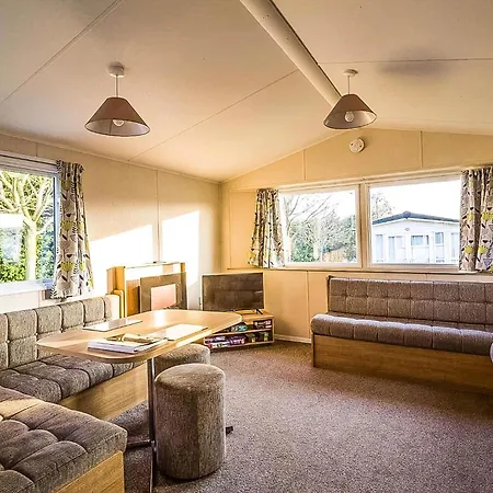 Caravan With Decking At Highfield Grange In Essex Ref 26452Ba Clacton-on-Sea Exterior photo