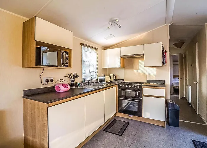Caravan With Decking At Highfield Grange In Essex Ref 26452Ba
