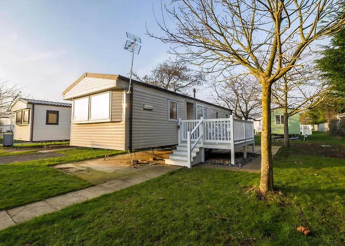 Caravan With Decking At Highfield Grange In Essex Ref 26452Ba